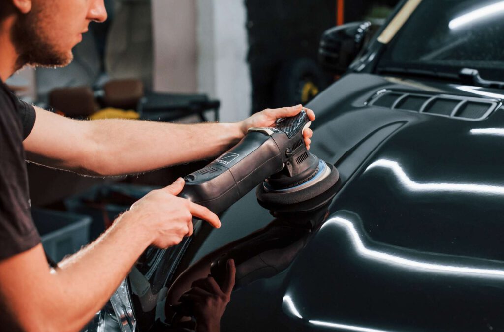 Autoaufbereitung Motorhaube polieren