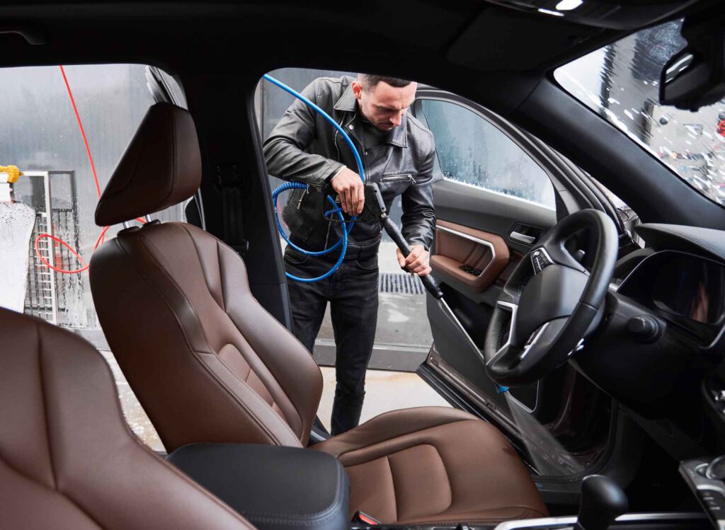 Autoaufbereitung in Düsseldorf Einstige reinigen