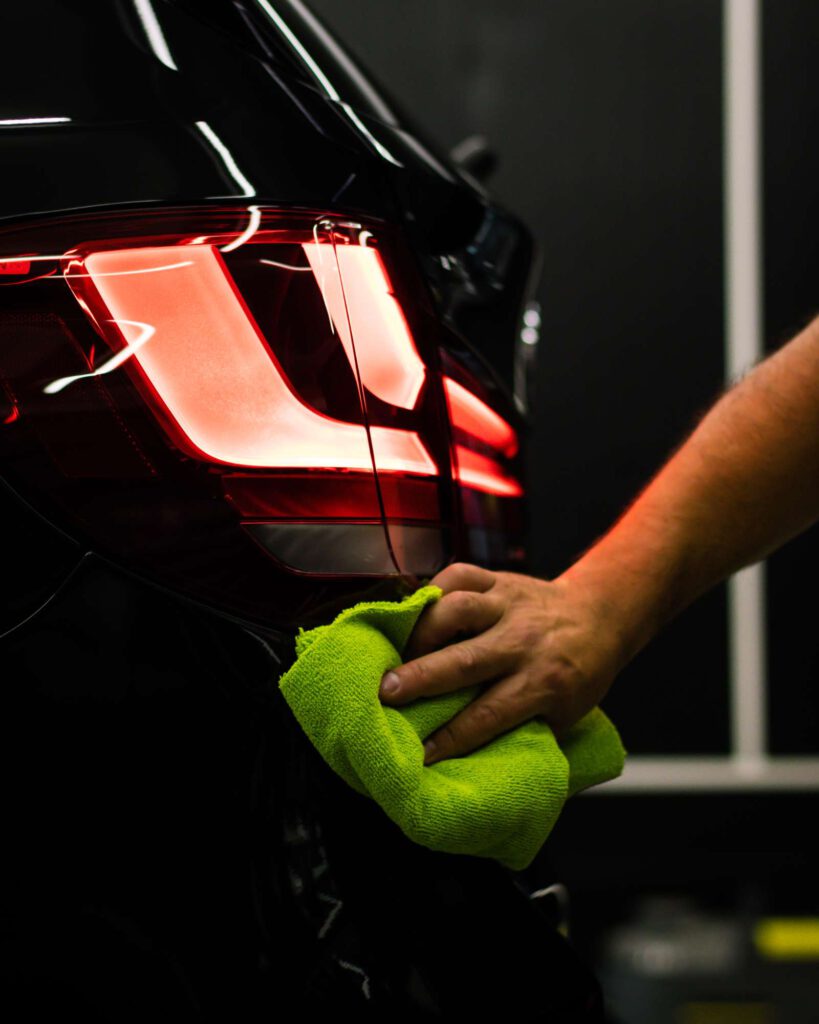 auto auspolieren hintere heck schwarz